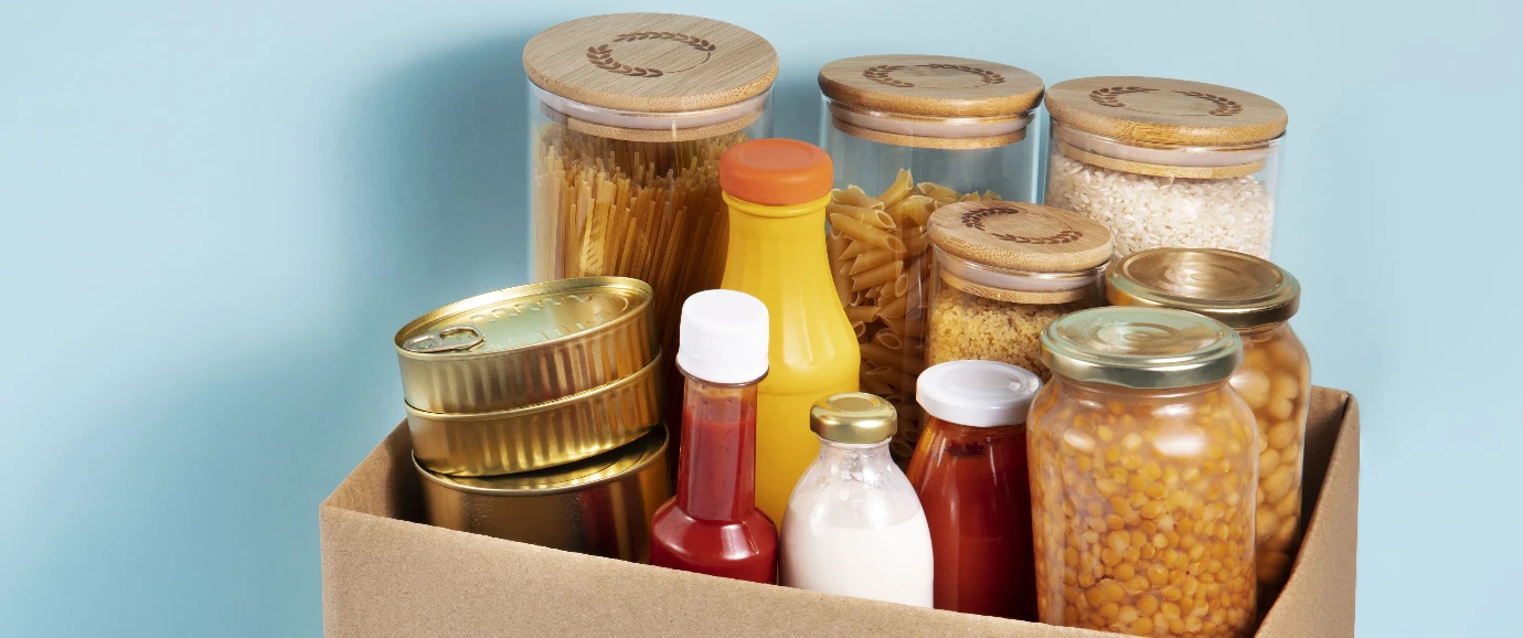 caja-con-frascos-de-alimentos